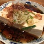 酒場の湯豆腐(酒場 井倉木材 )