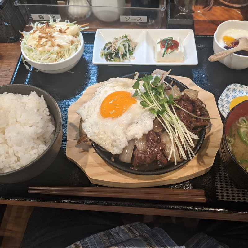 やみつき牛ハラミ漬け定食(トントン拍子)