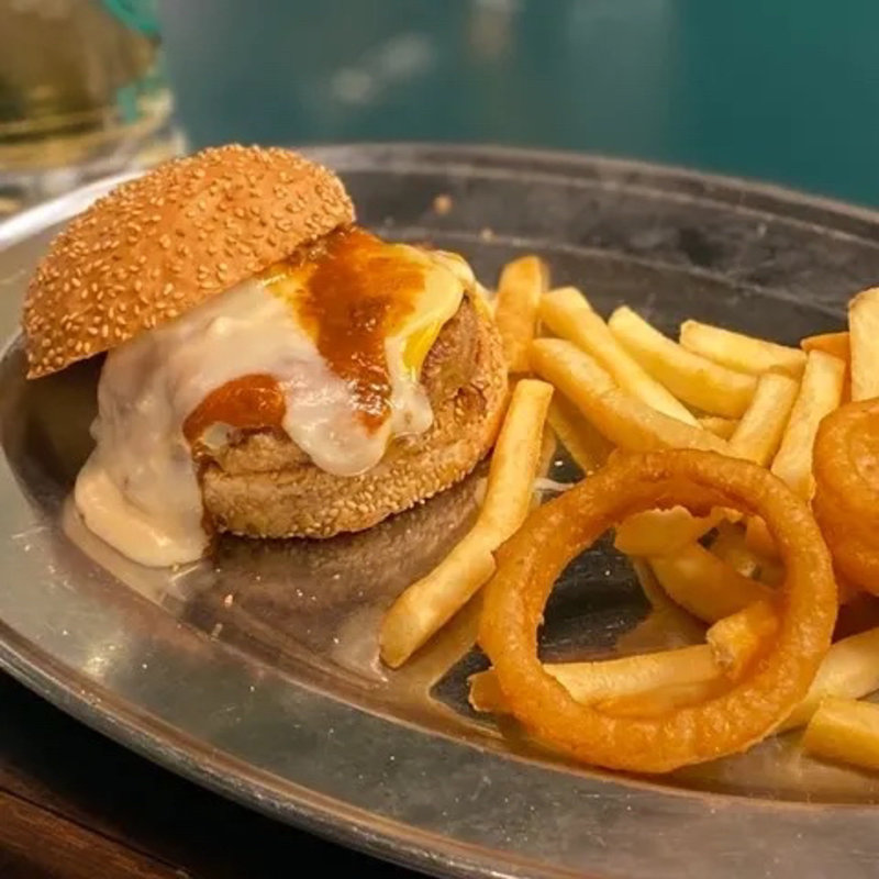 函館スノーバーガー(ラッキーピエロ 函館駅前店 （LUCKY PIERROT）)