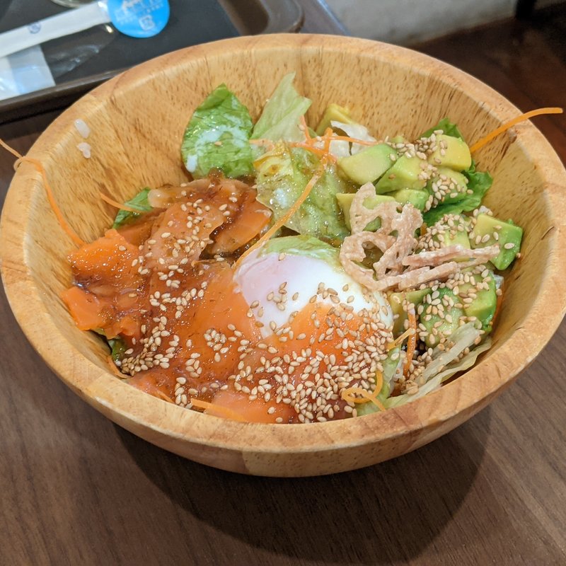 サーモンとアボカド丼(デリカフェ・キッチン 三ノ宮)