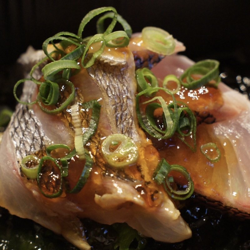 大イサキの松川造り(博多ラーメン でぶちゃん 高田馬場本店)