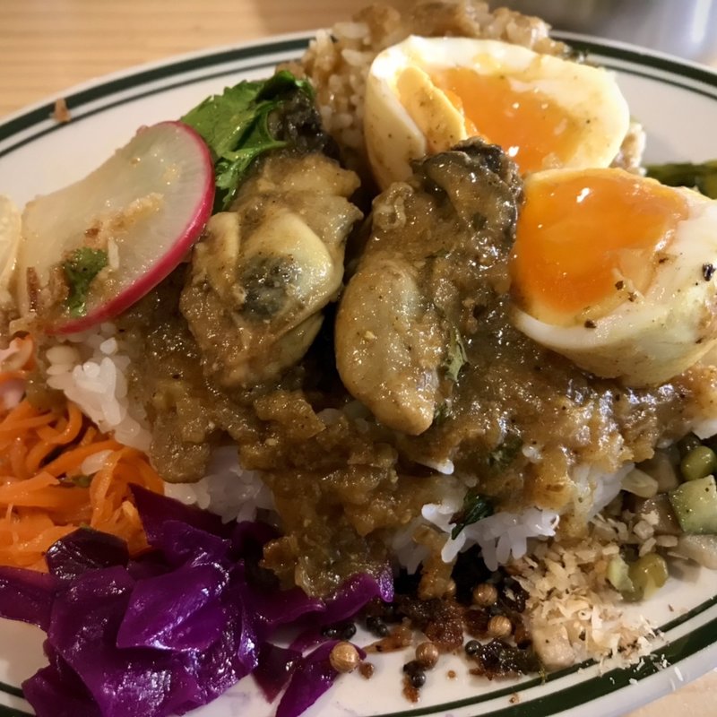 カキ山椒カレー（ナンプラーたまごトッピング）(WOHOS MART 咖喱 (オホズマート))