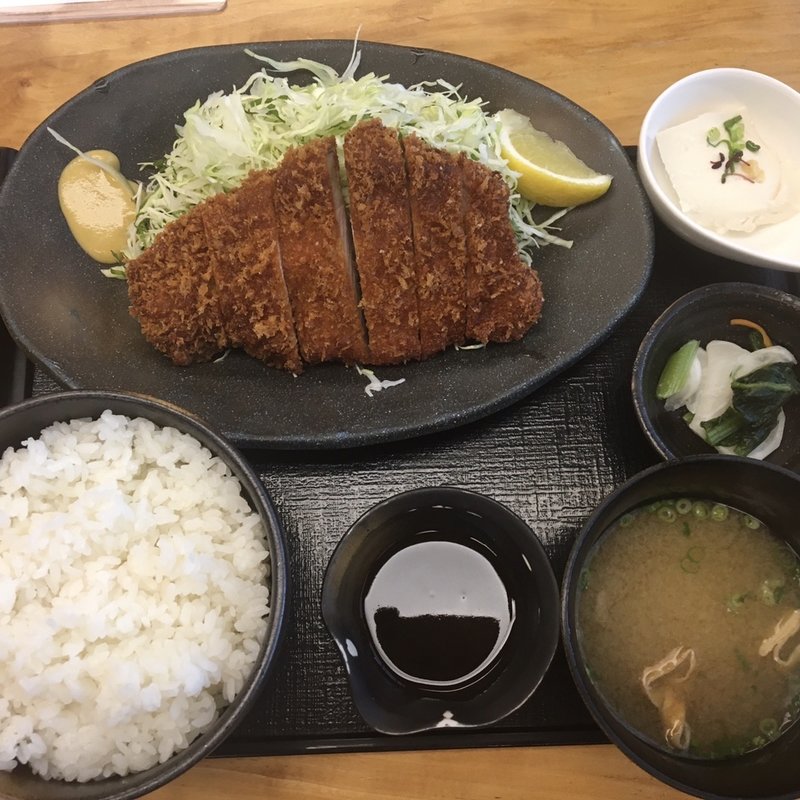 ロースかつ定食(とうふ旬菜 心音)