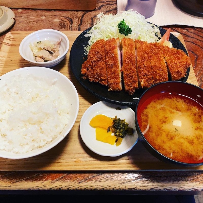 とんかつ定食(とんかつ割烹 やすいみ〜と)