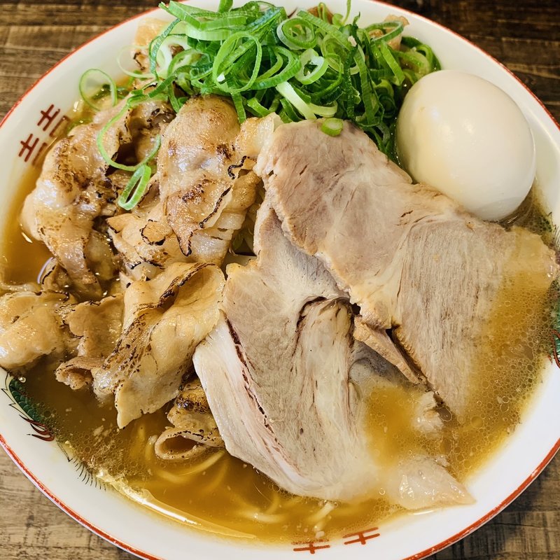 炙り豚ばら味玉ラーメン(tomoru)
