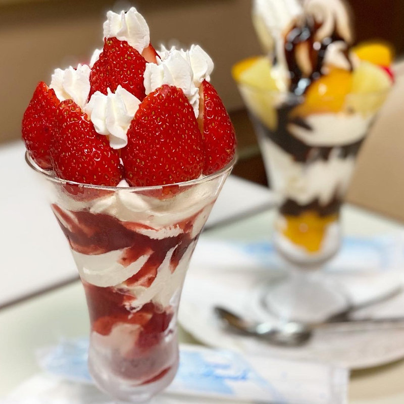 ストロベリーパフェ(エトワル （Etoile）)