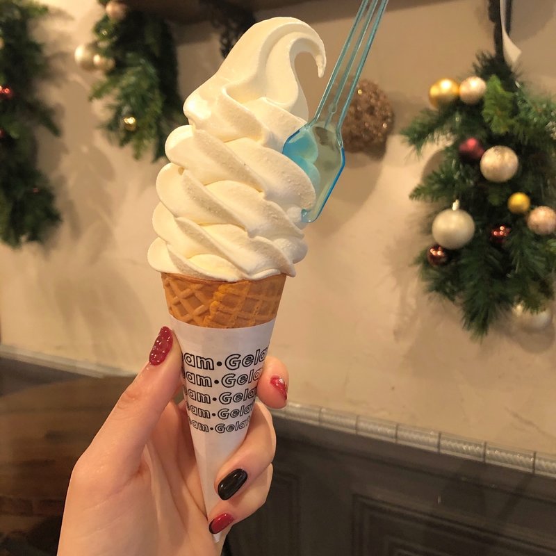 おいしい卵のクリームジェラートソフト(ジェラテリアアクオリーナ （GELATERIA ACQUOLINA）)