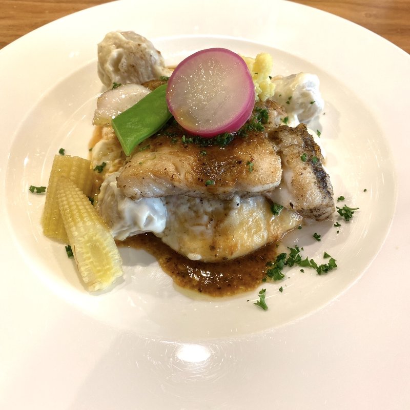 真鯛のポアレ黒オリーブソース里芋のグラタン(築地フレンチ メゾン ミッシェル)