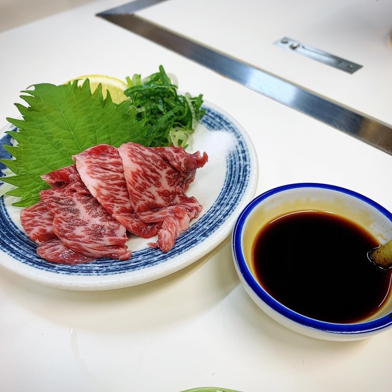 黒毛ハラミ刺し(ホルモン千葉 渋谷店)