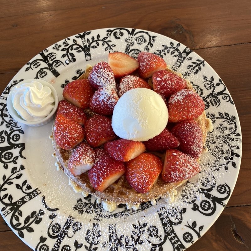 いちごワッフル(カフェ アンジェ・フレーゼ )