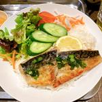 サバのレモングラス焼きの皿ごはん(カムオーン)