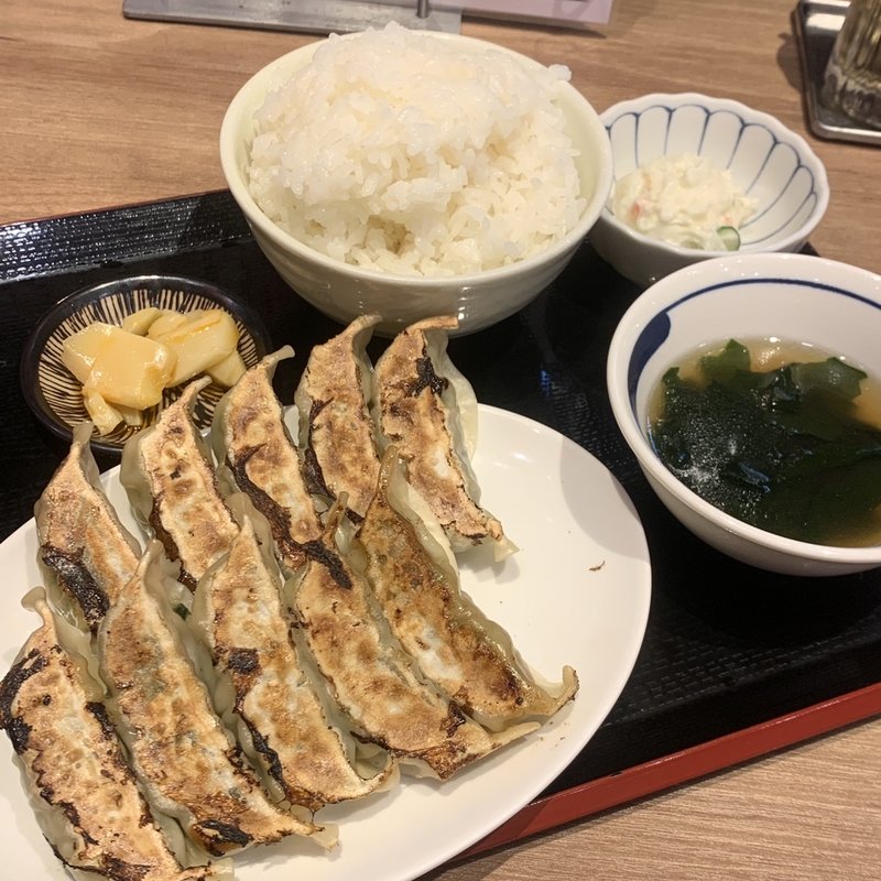 餃子定食(餃子製造販売店 新宿小滝橋通りいち五郎)