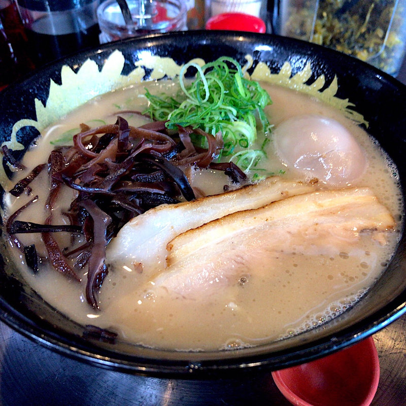 博多とんこつ 味玉入り(博多豚骨 暁商店 鈴鹿店)