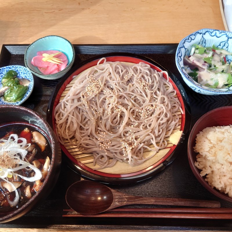 鶏の治部煮とキノコのつけ蕎麦(虎魚)
