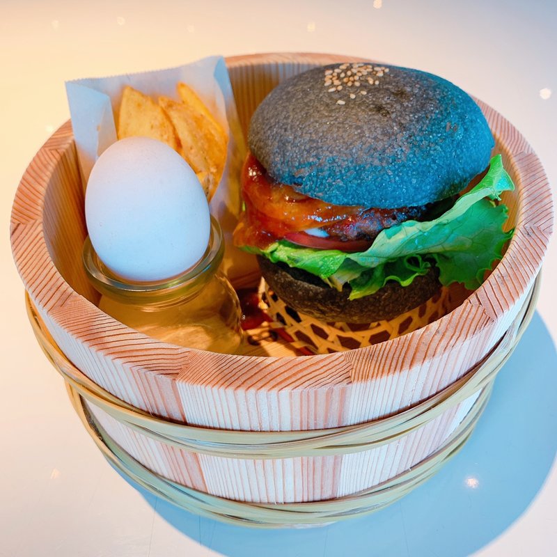 竹炭 x もち麦バーガー(ババンババンバーガー)