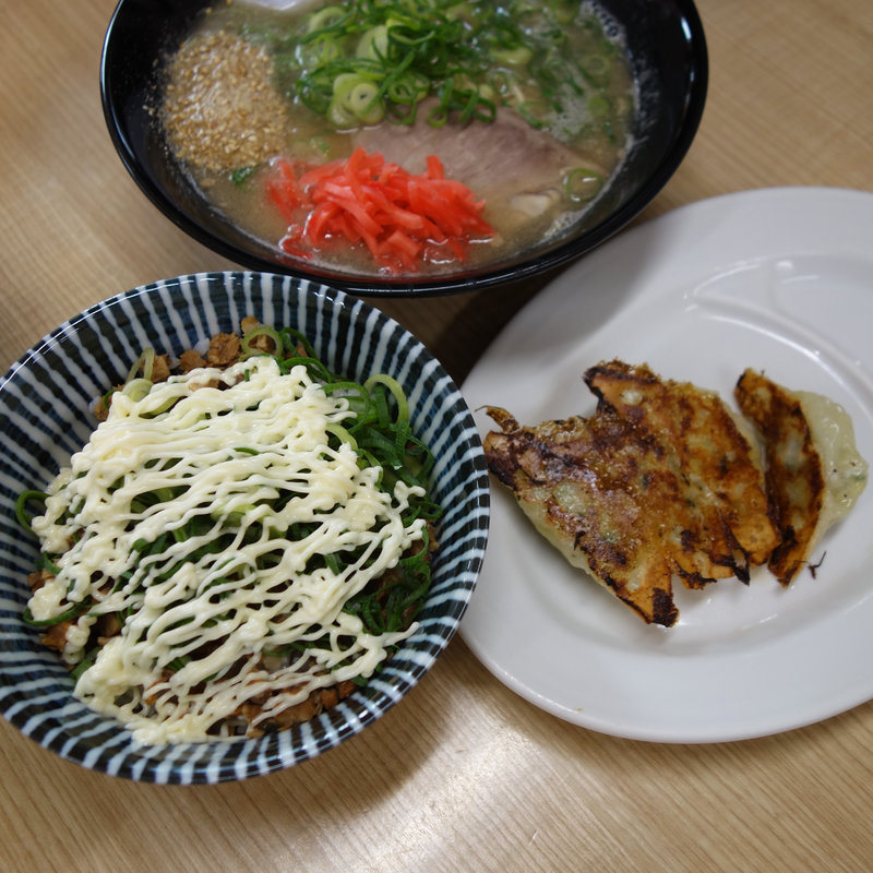 ネギマヨチャ丼・餃子4個セット(長浜ナンバーワン 長浜店)