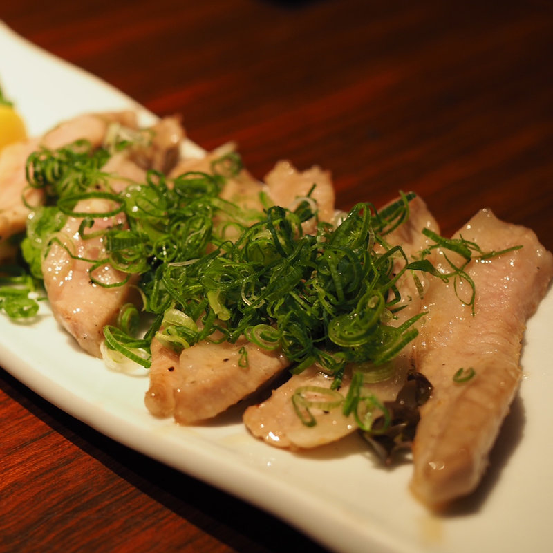 豚トロの塩だれレモン焼き(焔立つ肉寿司と牛タンタワー 肉処 双葉 三宮)