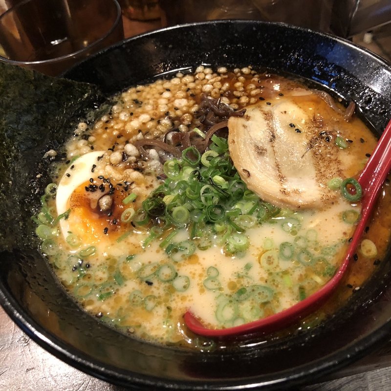 とんこつ黒ラーメン(麺屋 一矢 (いっし) 中洲本店)