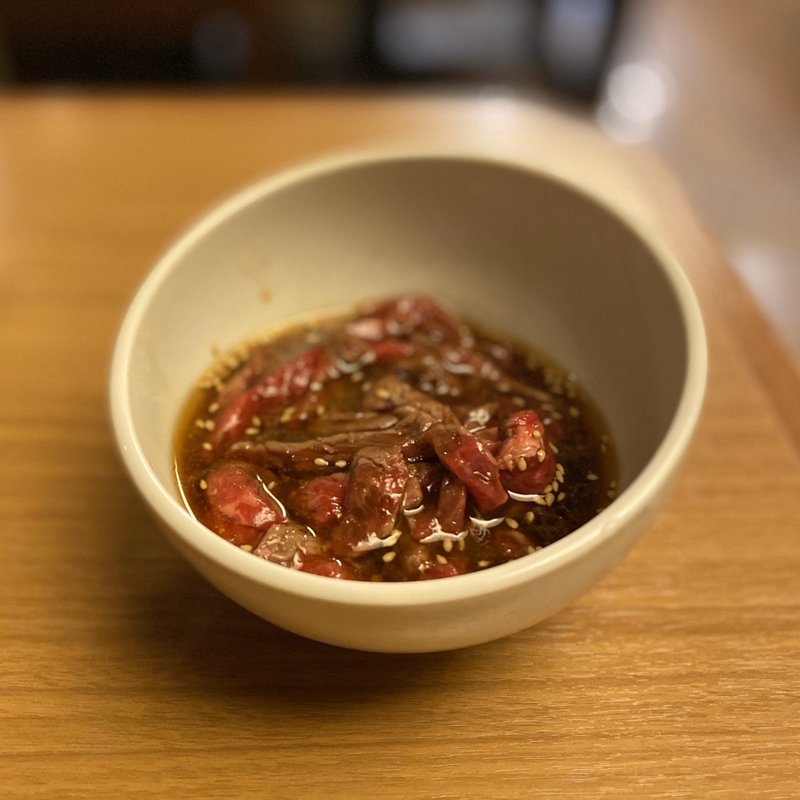 その場で炙りユッケ(旨いもん酒場 みやび 丸の内店)