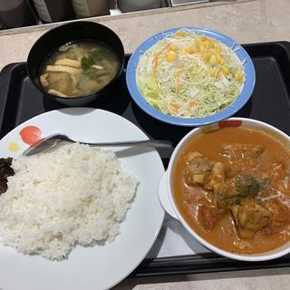 ゴロゴロチキンのバターチキンカレー生野菜セット 松屋 中野坂上店 の口コミ一覧 おいしい一皿が集まるグルメコミュニティサービス Sarah