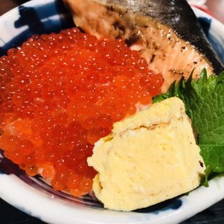 紅鮭親子いくら丼(一夜干しと海鮮丼 できたて屋 サッポロファクトリー店)