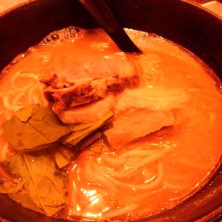 豚骨ラーメン(麺処ジャングル飯店)
