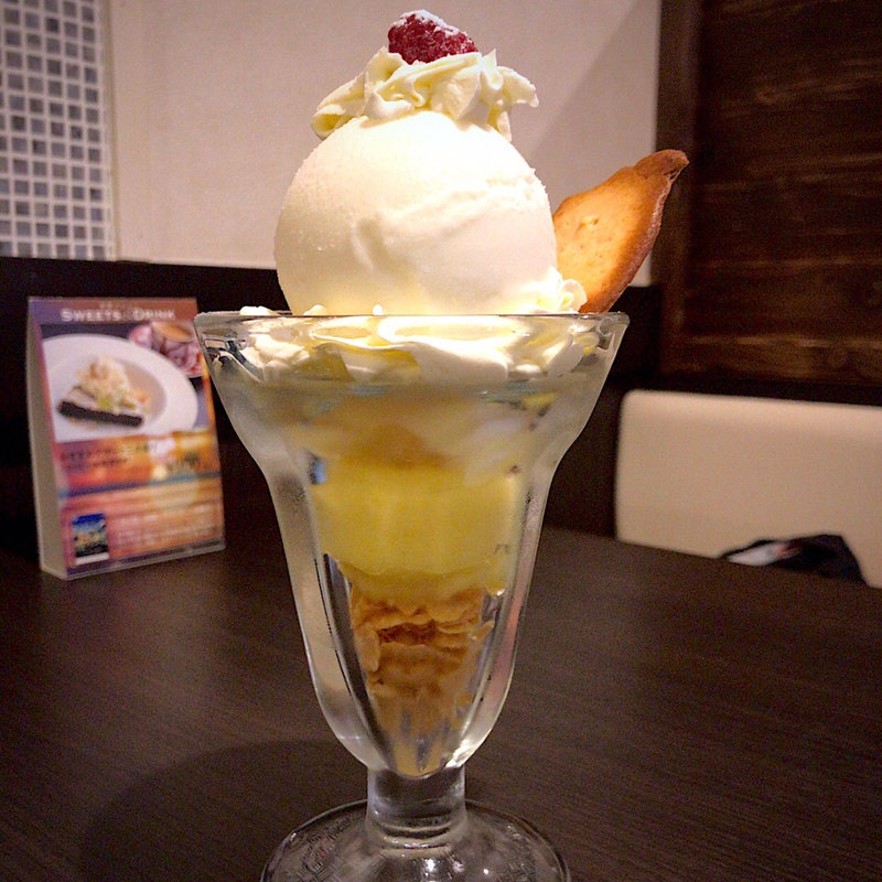 自家製ジェラートのミルクパフェ(Cafe にしむら)