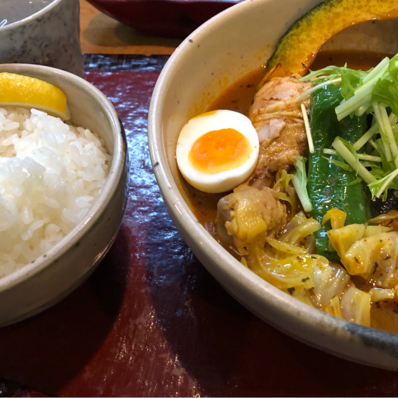 チキンスープ＋やわらかチキン＋キャベツ増量＋ごはん中盛り(奥芝商店 八王子片倉城)