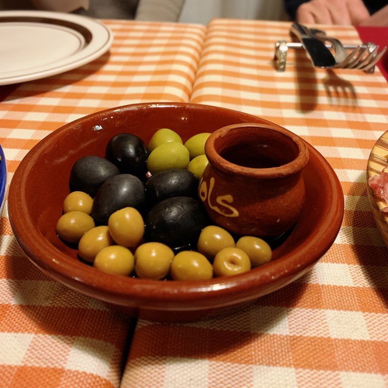 オリーブの盛り合わせ(サル イ アモール （Sal y Amor）)