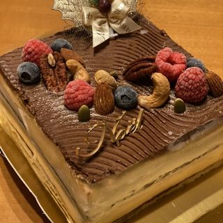 アーモンドプラリネとナッツのケーキ(チャヤマクロビ葉山アトリエ店)