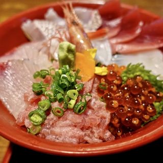 海鮮丼(おか田 （おかだ）)