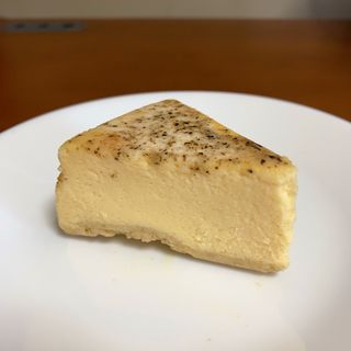 パルミジャーノと黒胡椒チーズケーキ(カフェ百時 清水屋春日井店)
