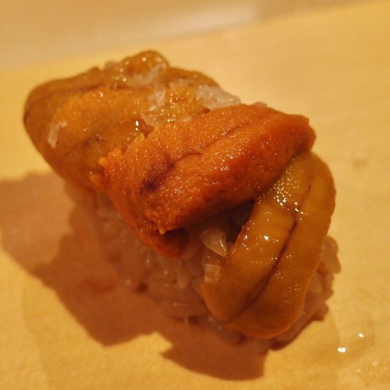 厳選握り10貫と手巻き1本あら汁付(秀徳元祖)