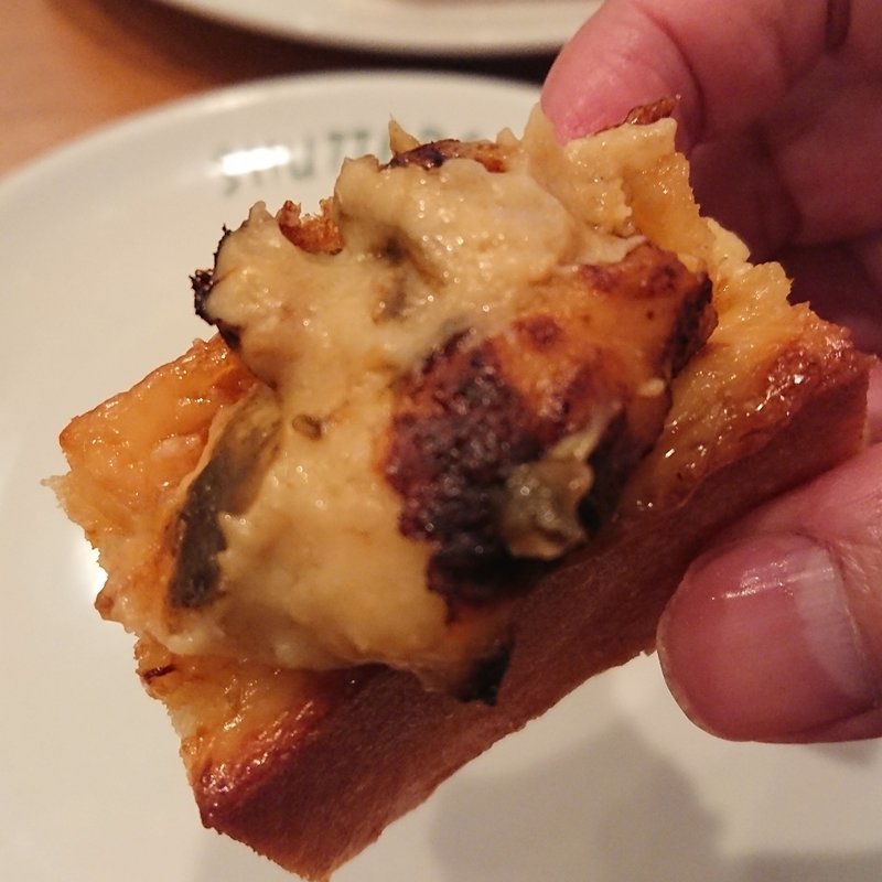 かに味噌グラタンとトースト(ガーリックバター&ほたてマヨネーズ)(SHUTTERS (シャッターズ) 港北ニュータウン店)