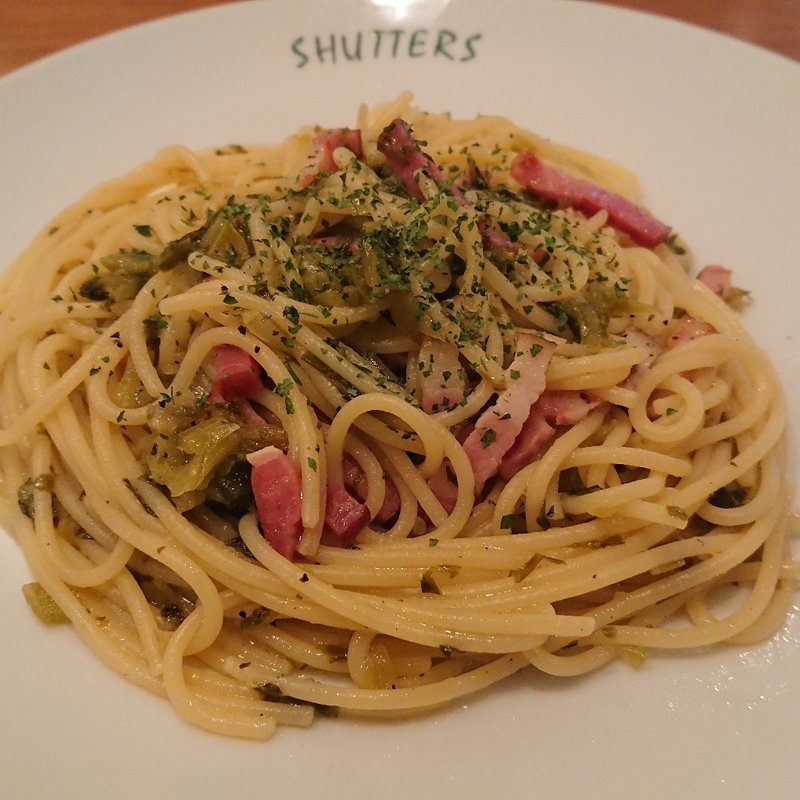 高菜漬けとベーコンのスパゲッティ(SHUTTERS (シャッターズ) 港北ニュータウン店)