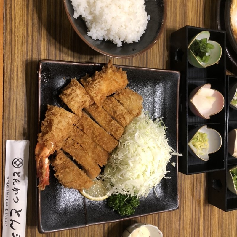 ロースカツ、エビフライ定食(白木屋 とん平)