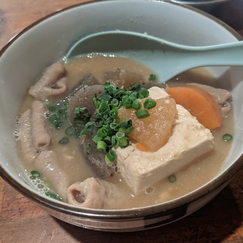 もつにこみ(100円やきとり 溝の口中央酒場 とり玉)