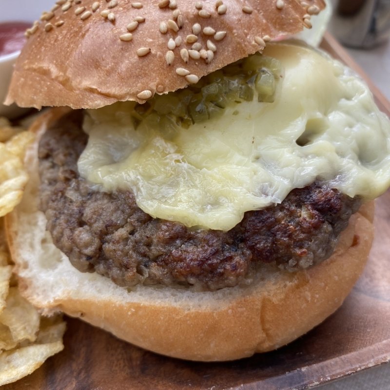 チーズハンバーガー(えの木てい)