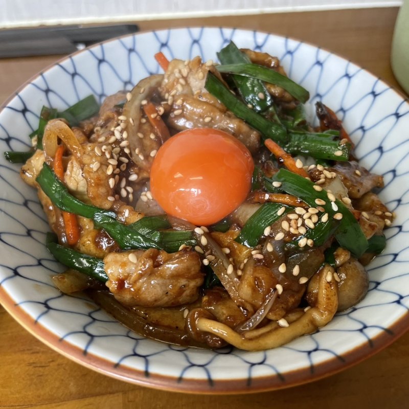 月見豚バラ焼肉丼(ラーメン専科 竹末食堂)