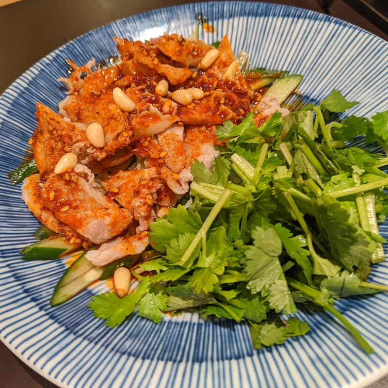 パクチーとホルモン(三百屋　Ｆ３)