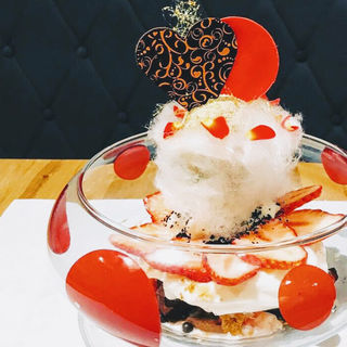 苺とショコラのパフェ(夜パフェ専門店パフェテリア ベル)