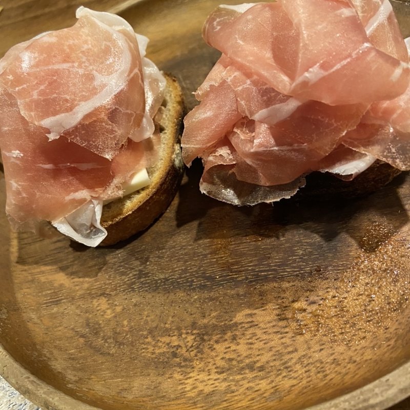 発酵バターと生ハムのブルスケッタ(リ カーリカ)
