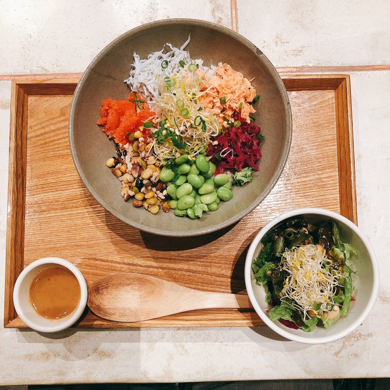 ほぐし焼き鮭と釜揚げシラスのどんぶり(伊右衛門サロン渋谷ヒカリエ店)
