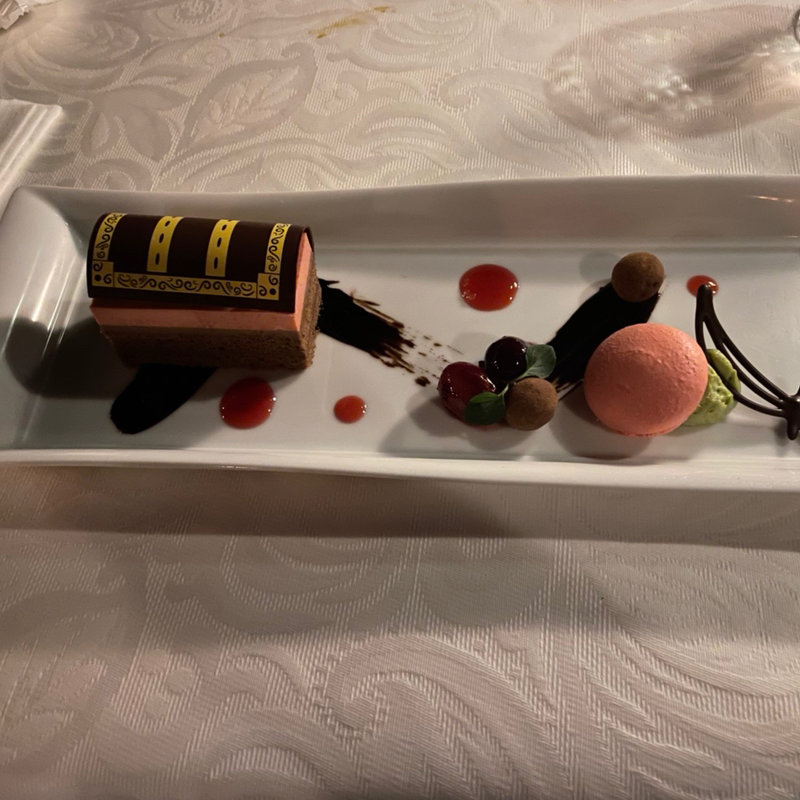 カシスムース＆チョコレートケーキ(ブルーバイユー・レストラン(ディズニーランド))