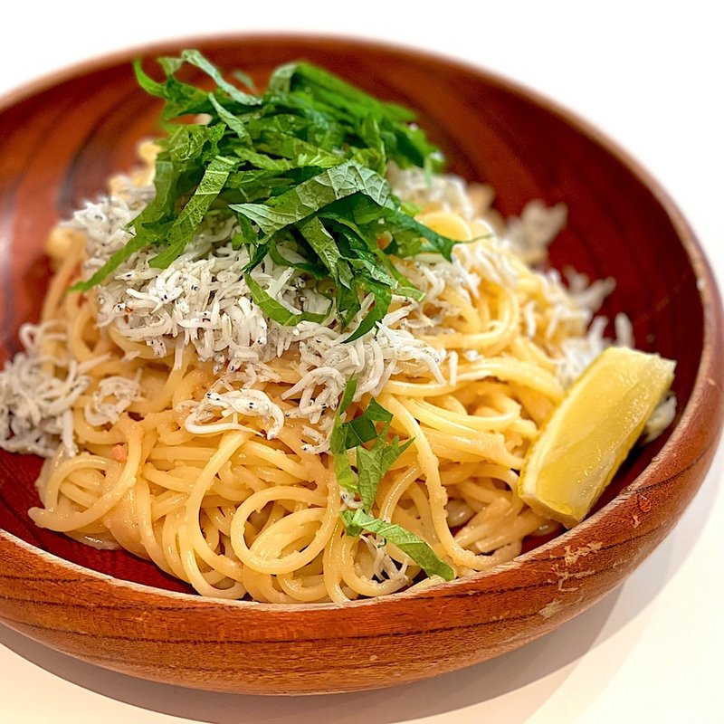 たらことしらす大葉スパゲティ(壁の穴)