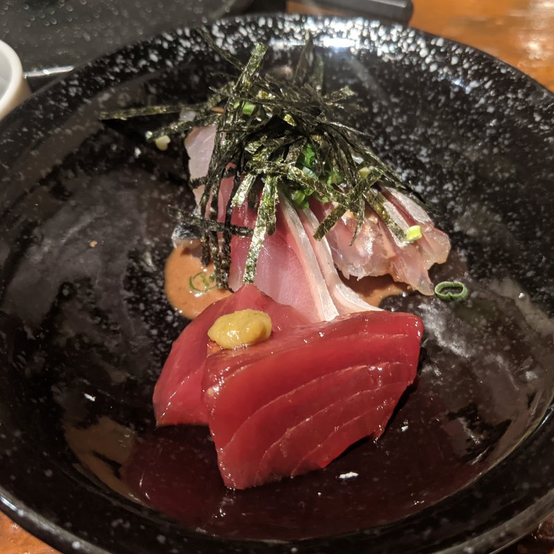 ごま鯖・鮪の刺身(魚屋がぶ)