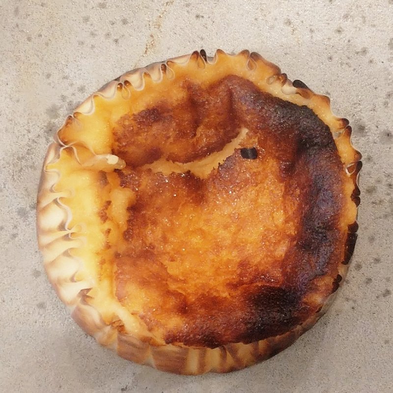 バスクチーズケーキ(La patisserie KATSURA)