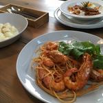 週末ランチ(赤エビのトマトクリームパスタ)