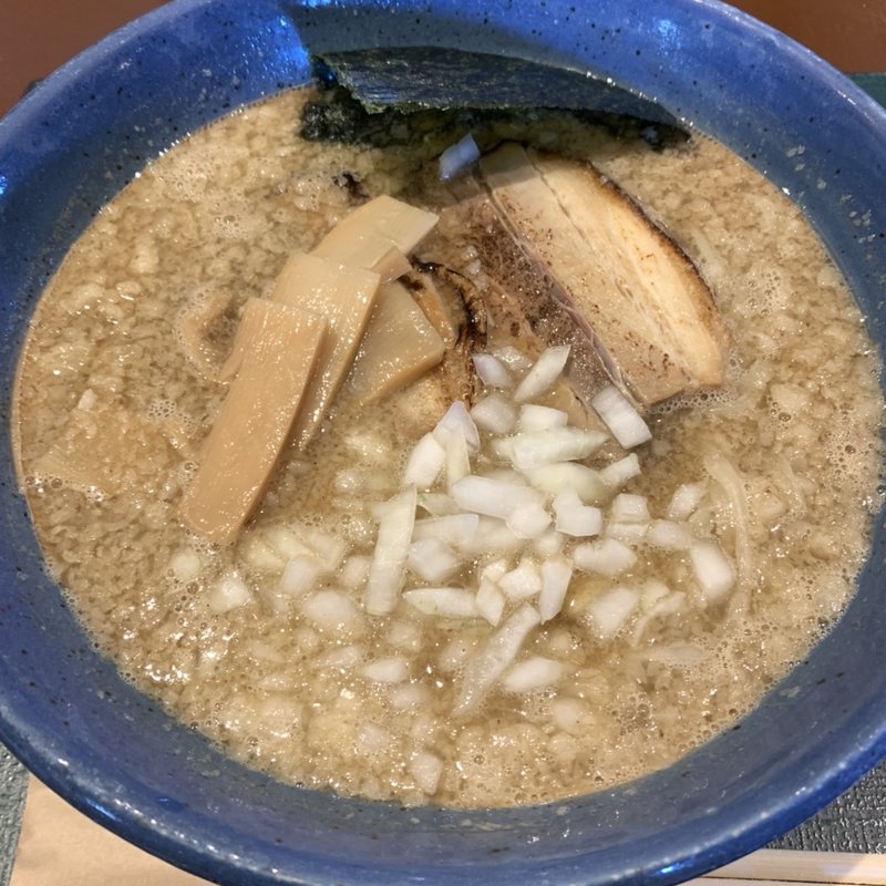 濃厚煮干し中華そば(ルンゴカーニバル 北海道レストラン （LUNGO CARNIVAL）)