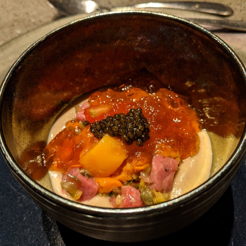 山形牛ランプタルタル、カリフラワームース、ウニ、キャビア(ete)